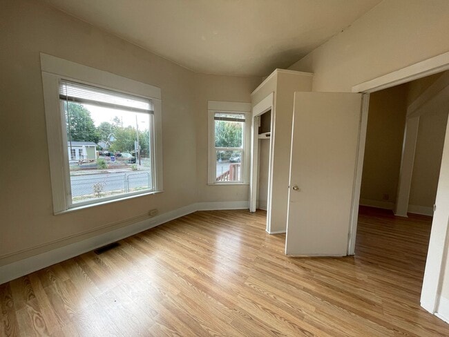 Building Photo - 4003 NE 7th Ave