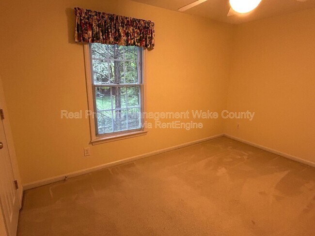 Building Photo - 106 Oak Spring Ct