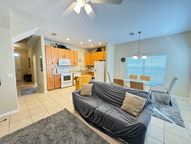 Building Photo - Fully Furnished 5-Bed End-Unit Townhome with Hot Tub in Gated Coral Cay! WASHER & DRYER INCLUDED!