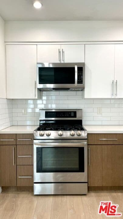 Building Photo - 5222 Satsuma Ave