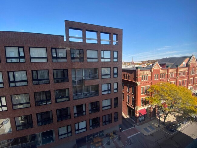 Building Photo - 875 Elm St