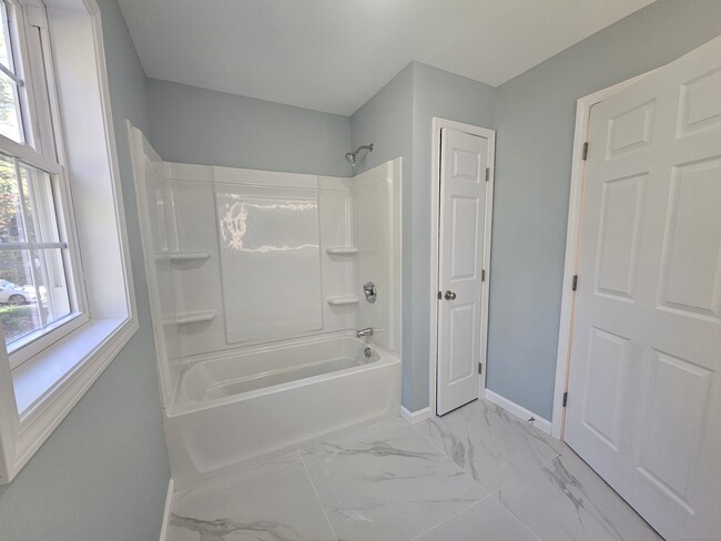 Building Photo - 141 Country Squire Dr