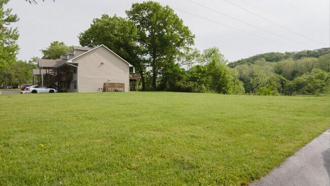 Building Photo - 420 Fall Creek Dr