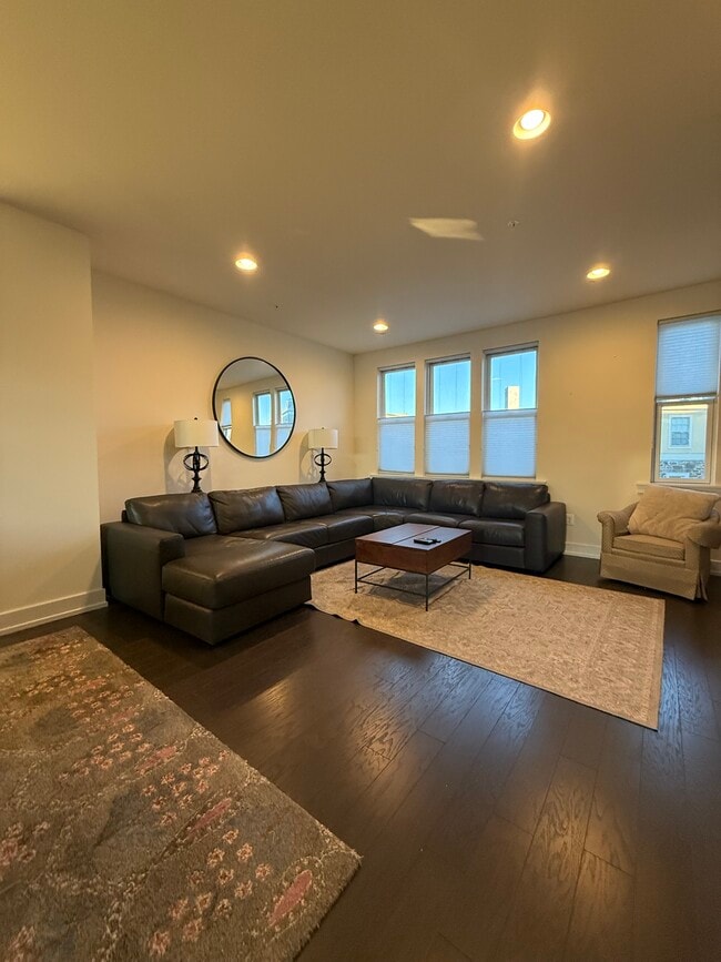 Building Photo - 3109 Elm Ave