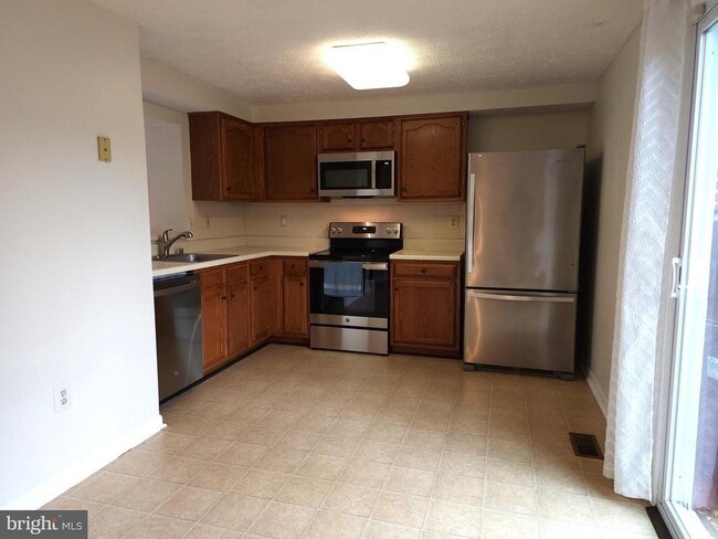 Building Photo - 2532 Log Mill Ct