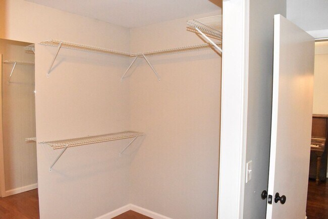 Building Photo - 3 Bed/2 Bath Home in East Nashville, Fenced Yard, Hardwood Floors, Minutes to Shelby Bottoms