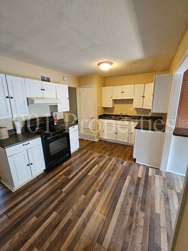 Building Photo - 9018 Moss Point Dr