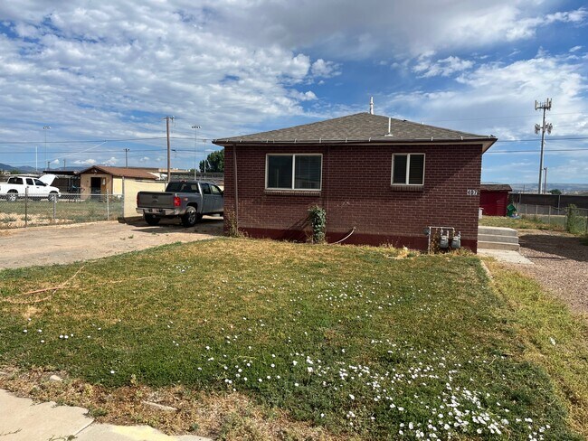 Building Photo - 407 E 400 S