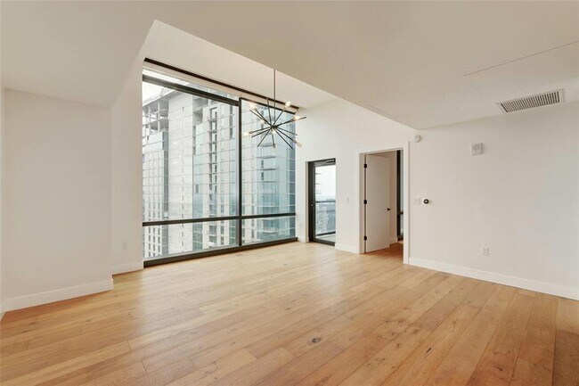 Building Photo - 70 Rainey St