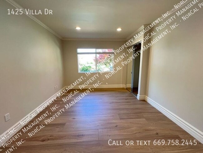 Building Photo - 1425 Villa Dr