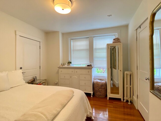 Building Photo - Spacious two bedroom in Brookline