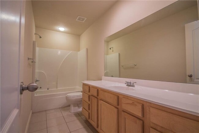 Building Photo - 931 Kensington Dr
