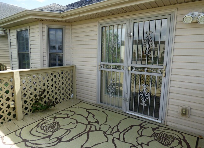 Building Photo - Beautiful 3 BR, 2 Bath Home, All Electric, Vaulted Ceilings, Walk-In Closets, Garage