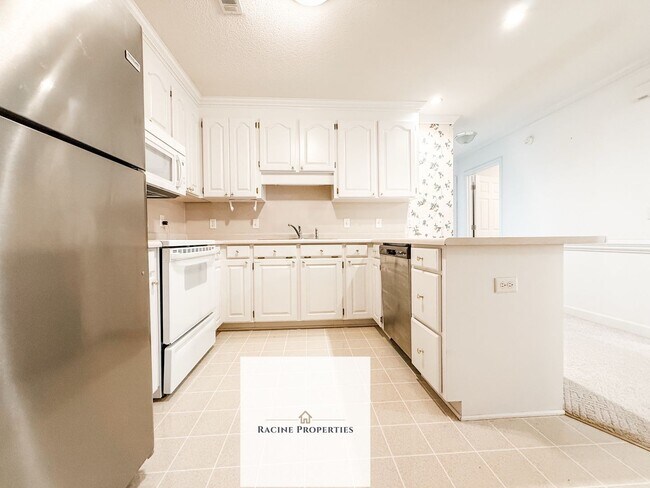 Building Photo - Quiet Living in Easley!