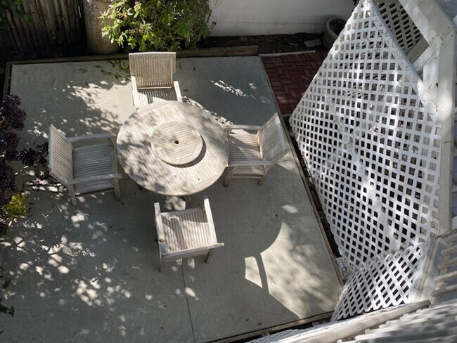 Building Photo - 794 Lighthouse Ave