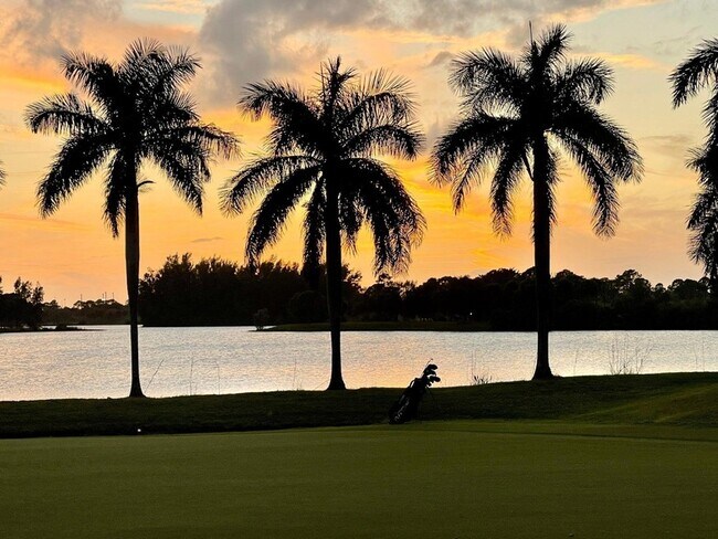 Building Photo - 111 SE 1st Ave