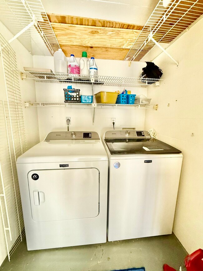 Building Photo - 2900 Cove Cay Dr