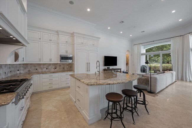 Building Photo - 12820 Mizner Way