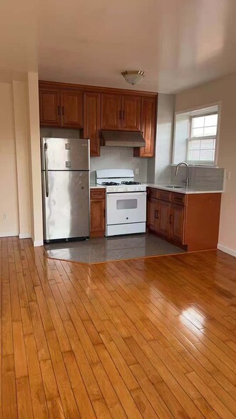 Building Photo - 1418 117th St