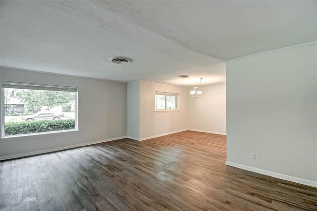 Building Photo - 5446 Jason St