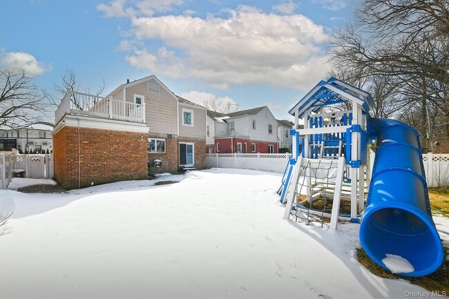 Building Photo - 222-03 Kingsbury Ave