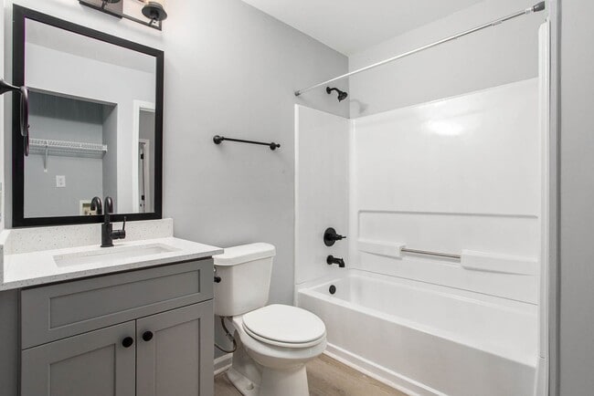 Building Photo - Newly Renovated 4/3 Near Beltline!