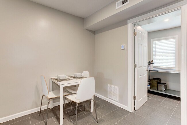 Building Photo - Trinidad Rowhome | 2 Bed | 1 Bath | 800 Sf | Large Fenced-In Front Porch & Fenced-in Backyard | 2...
