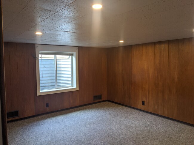 Building Photo - 517 S 13th Ave