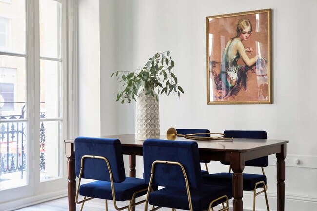 Building Photo - 800 Gravier St