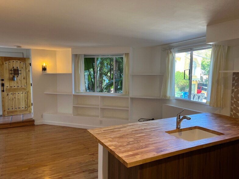 Building Photo - 6146 1/2 Glen Holly St
