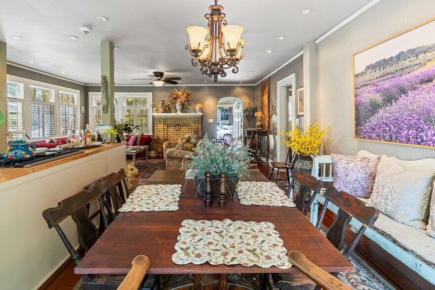 Building Photo - 1023 Crawford St