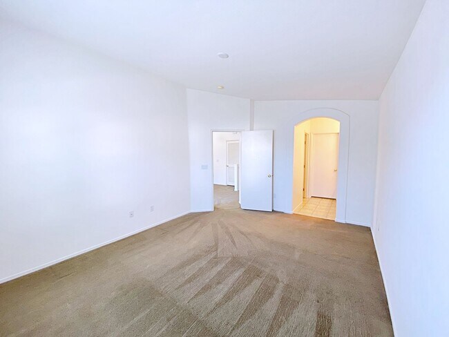 Building Photo - 1 WEEK FREE RENT!!!  2 BEDROOM 2 BATH TOWNHOME IN GATED COMMUNITY