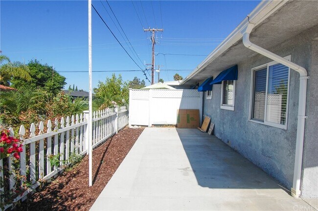 Building Photo - 166 Avenida Miramar