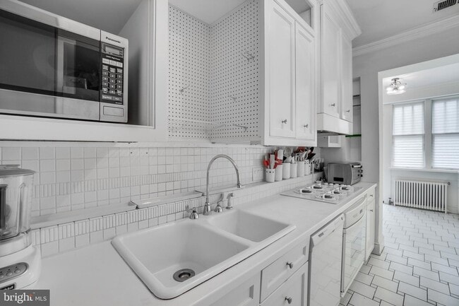 Building Photo - 2030 Pierce Mill Rd NW