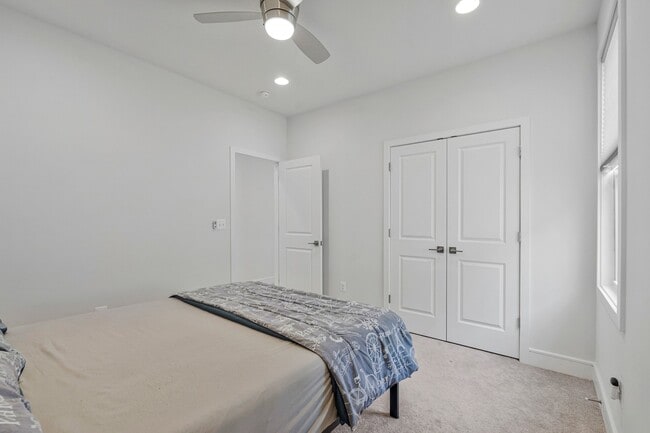 Building Photo - 22956 Aurora Vw Dr