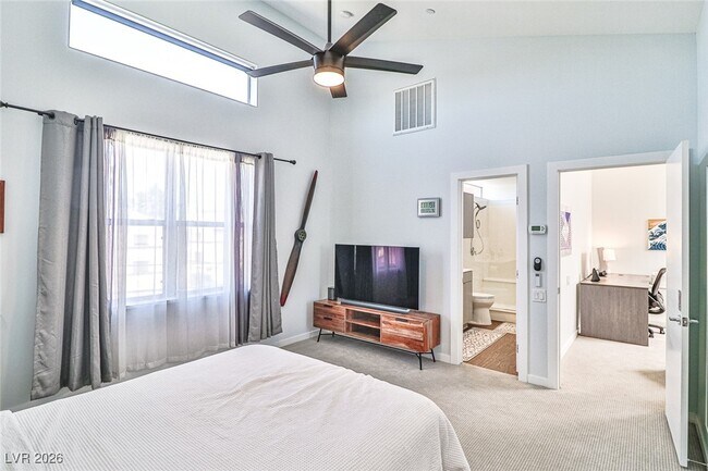 Building Photo - 251 Tower St