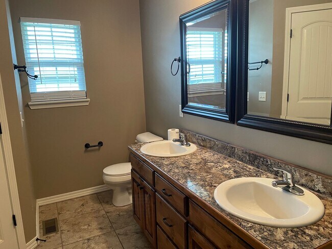 Building Photo - 3 Bedroom, All Brick home in Republic for ...