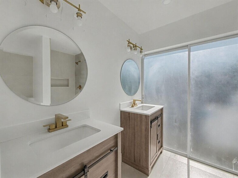 Building Photo - 1940 NW 32nd St