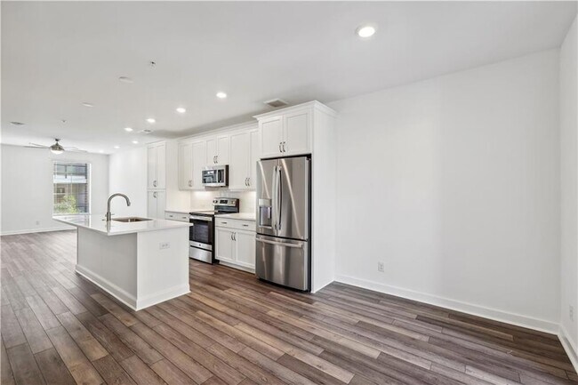 Building Photo - 432 Burton Dr