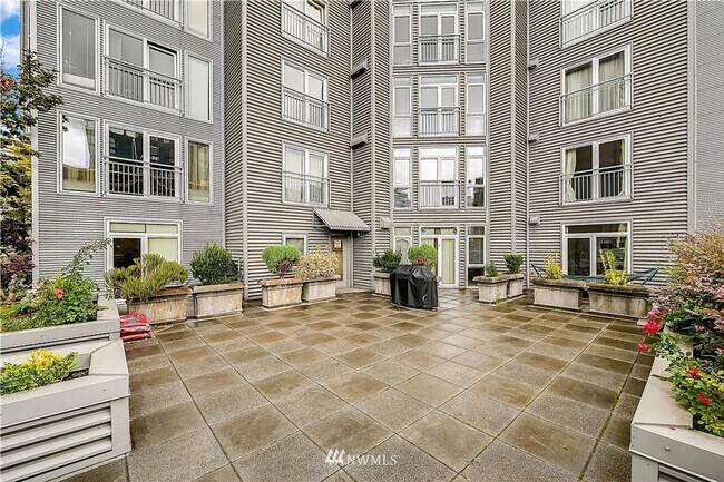 Building Photo - 103 Bellevue Ave E