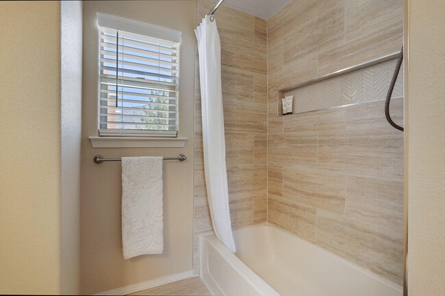 Building Photo - 6215 Goldfield Pl NE