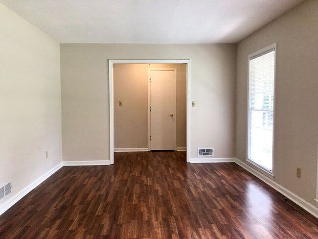 Building Photo - Three Bedroom Oconee County Available Summer