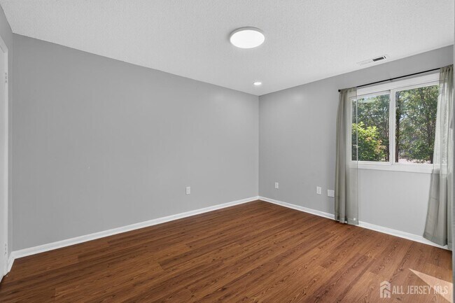 Building Photo - 5208 Ravens Crest Dr