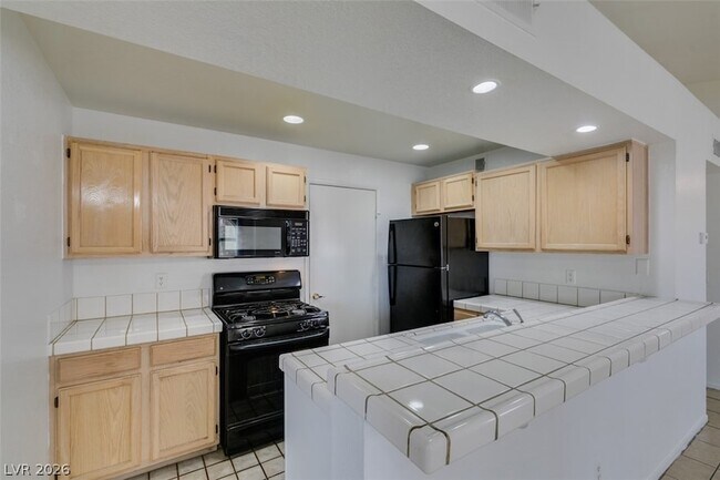 Building Photo - 7570 W Flamingo Rd