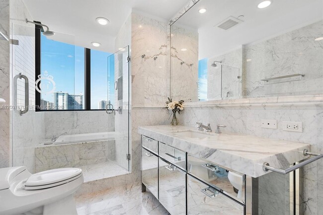 Building Photo - 17475 Collins Ave