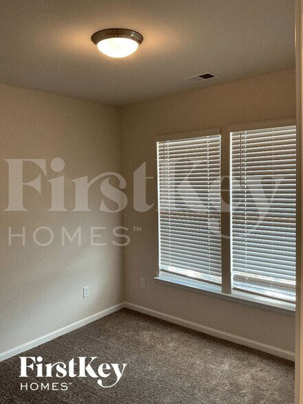 Building Photo - 1204 Mission Hill Ln