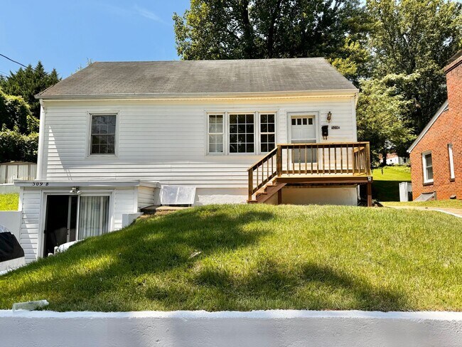 Primary Photo - 509 Valley Rd