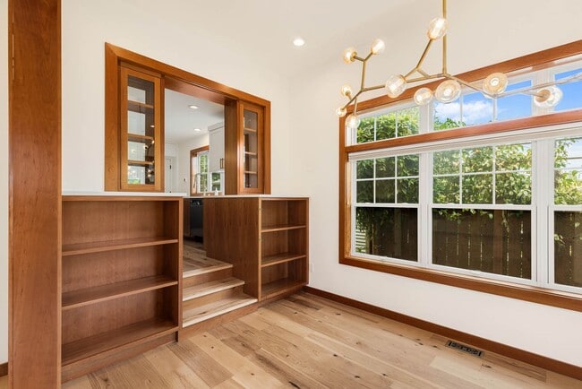 Building Photo - Updated 4 Bedroom North Capitol Hill Craftsman