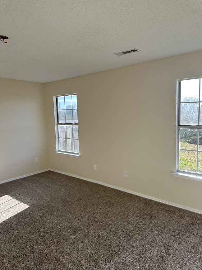 Building Photo - 1300 Fredonia St