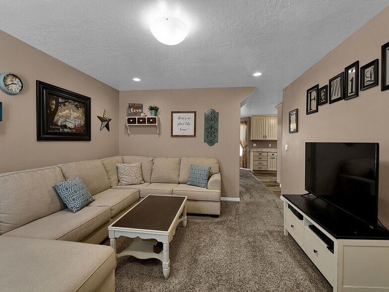 Building Photo - 256 Bliss Ct